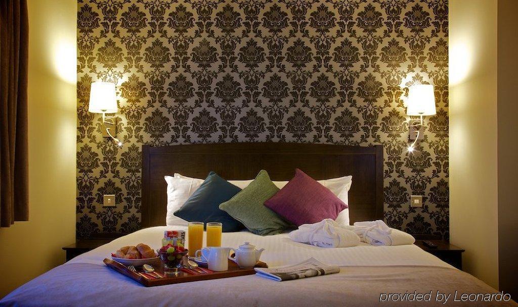 The Bridge Hotel Chertsey Habitación foto
